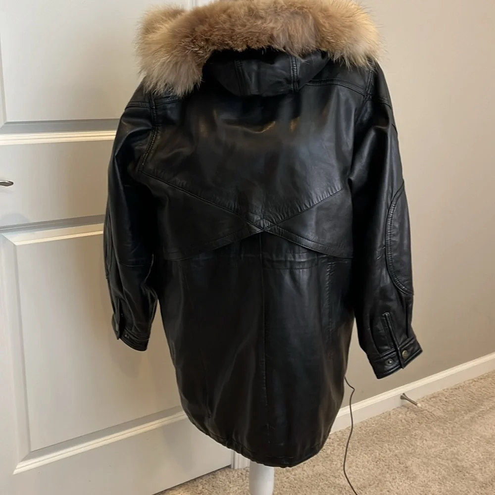 Vintage men’s SZ sm black leather coat w/fur trim hood.  Hits below the hips.